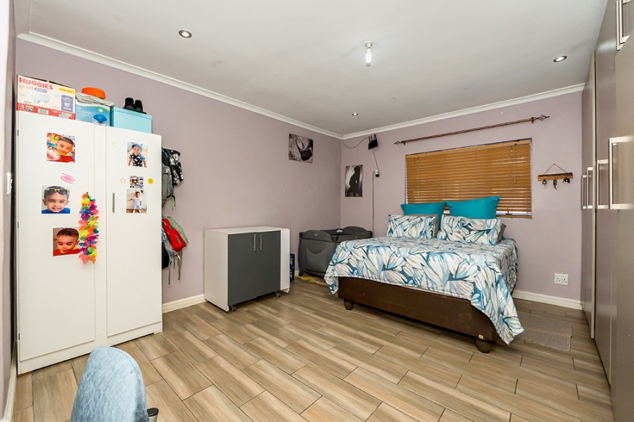 4 Bedroom Property for Sale in Grassy Park Western Cape